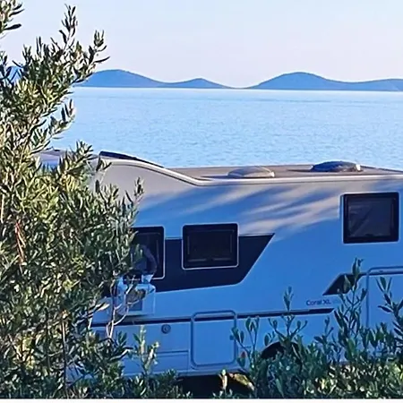 Camper Relax In Murter Slanica - With Clima مكان تخييم